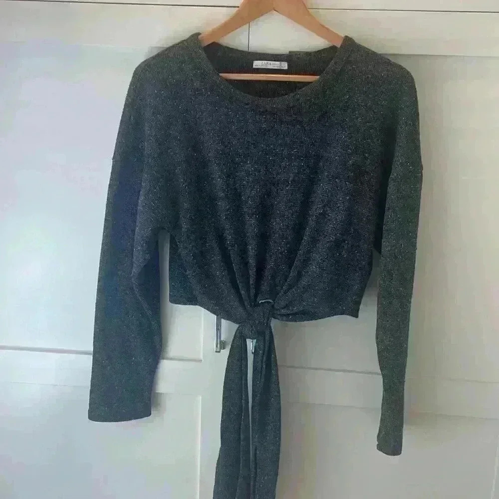 Zara Cropped Gray Sweater Size: Small